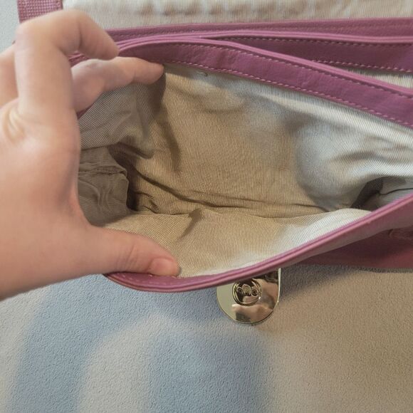 Pour La Victoire Leather Chain Shoulder Bag - Picture 6 of 12